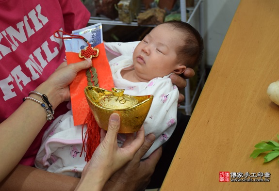 徐寶寶(新北永和區嬰兒寶寶滿月剃頭理髮、免費嬰兒剃胎毛儀式吉祥話)。中國風會場，爸媽寶貝免費穿「日中韓」古裝禮服。專業拍照、DVD光碟、證書。★購買「臍帶章、肚臍章、胎毛筆刷印章」贈送：剃頭、收涎、抓周，三選一。 2015.09.26 照片13